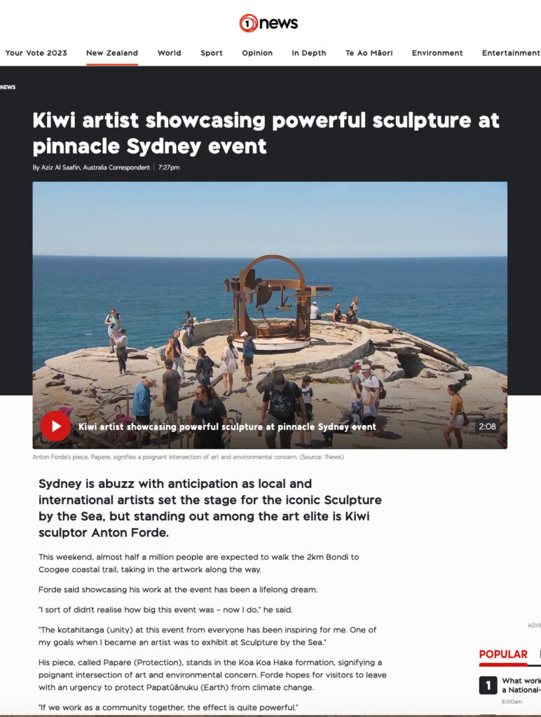 Kiwi artist showcasing powerful sculpture at pinnacle Sydney event. TV One News video article on Anton Forde and his sculpture Protector (Papare) at Sculpture by the Sea.